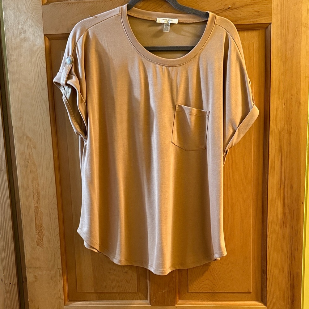 Cable & Gauge Women's Short Sleeve Tan Tee